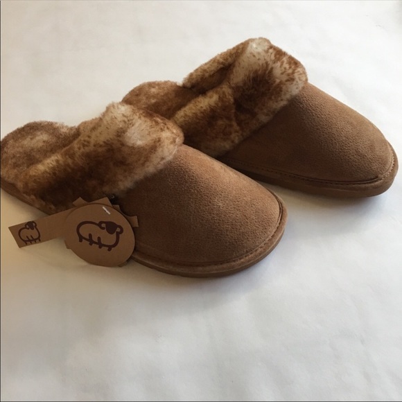 Lamo Other - LAMO NWT sheep skin leather slippers